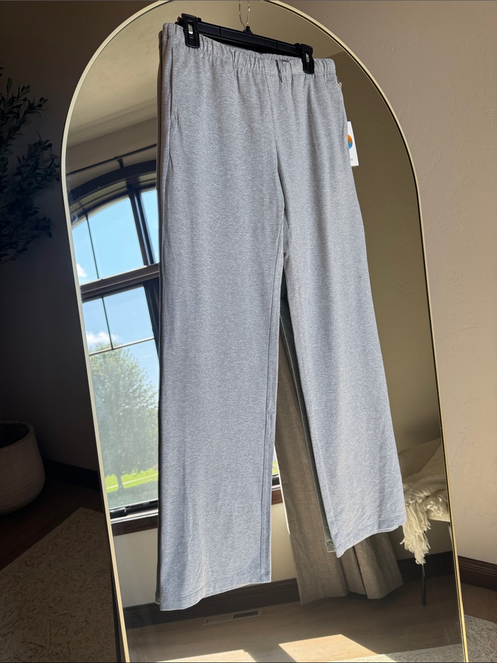 Vuori Straight Leg Halo Modern Pants in Heather Gray